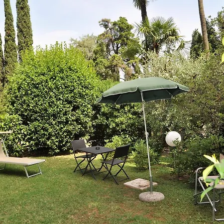 Francoise Apartman Gardone Riviera